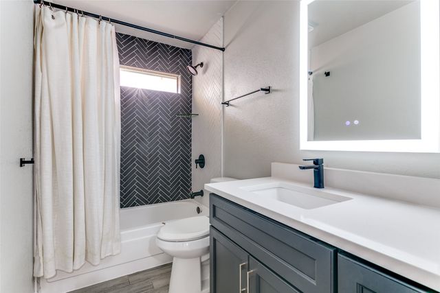 3913 Bobbin Lane, Addison, TX 75001