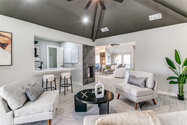 3913 Bobbin Lane, Addison, TX 75001