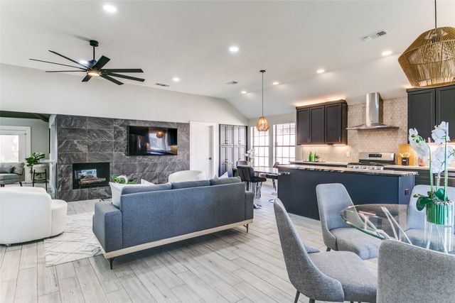 3913 Bobbin Lane, Addison, TX 75001