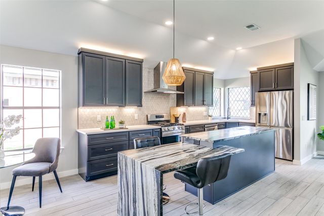 3913 Bobbin Lane, Addison, TX 75001