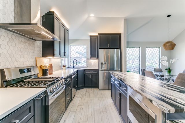 3913 Bobbin Lane, Addison, TX 75001