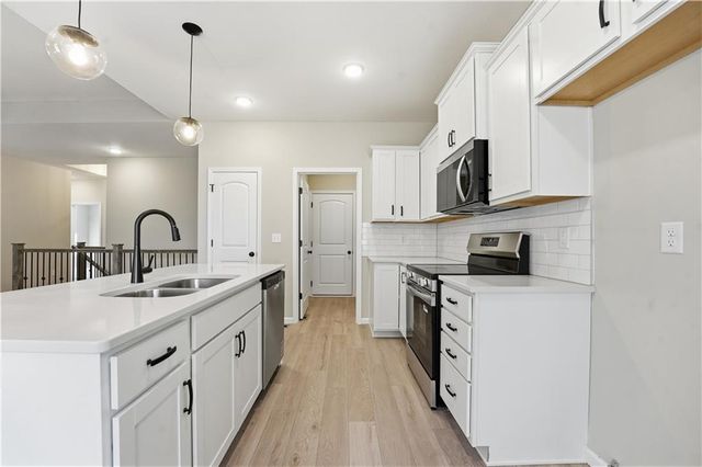 3320 N 109th Terrace, Kansas City, KS 66109