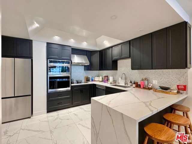 1100 Alta Loma Road 902, West Hollywood, CA 90069