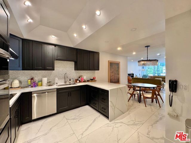 1100 Alta Loma Road 902, West Hollywood, CA 90069