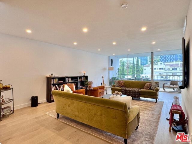 1100 Alta Loma Road 902, West Hollywood, CA 90069