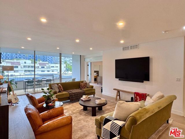 1100 Alta Loma Road 902, West Hollywood, CA 90069