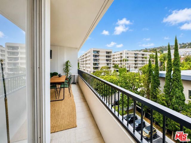 1100 Alta Loma Road 902, West Hollywood, CA 90069