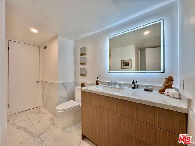 1100 Alta Loma Road 902, West Hollywood, CA 90069