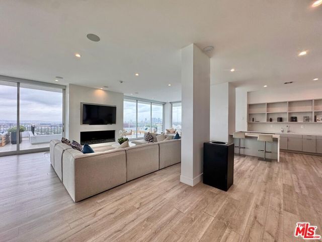 1100 Alta Loma Road 902, West Hollywood, CA 90069