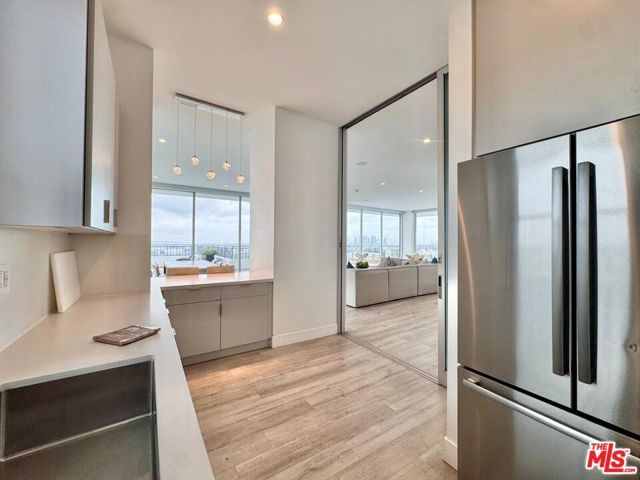 1100 Alta Loma Road 902, West Hollywood, CA 90069