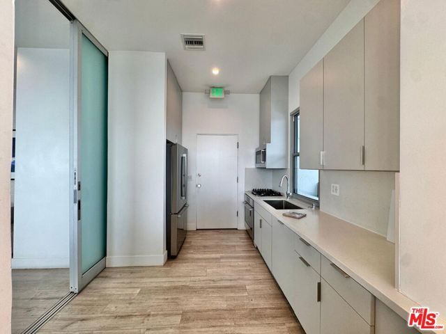1100 Alta Loma Road 902, West Hollywood, CA 90069