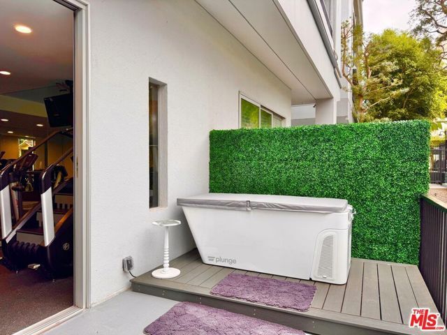 1100 Alta Loma Road 902, West Hollywood, CA 90069