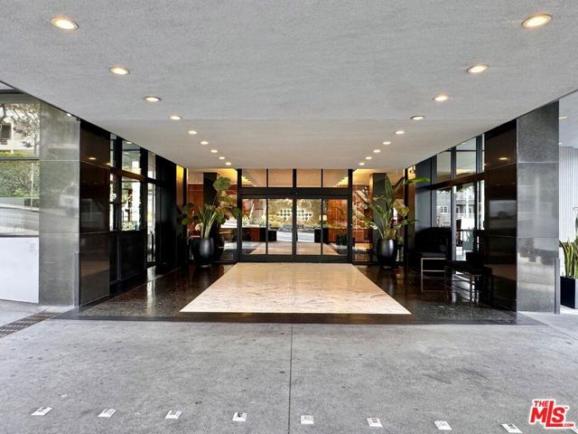 1100 Alta Loma Road 902, West Hollywood, CA 90069