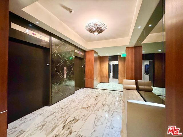 1100 Alta Loma Road 902, West Hollywood, CA 90069