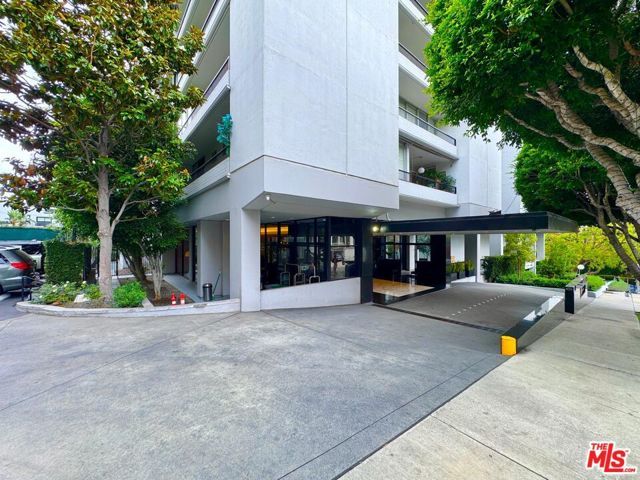 1100 Alta Loma Road 902, West Hollywood, CA 90069