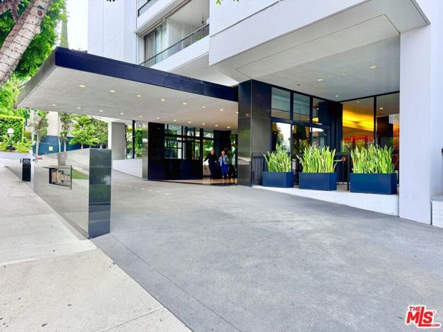 1100 Alta Loma Road 902, West Hollywood, CA 90069