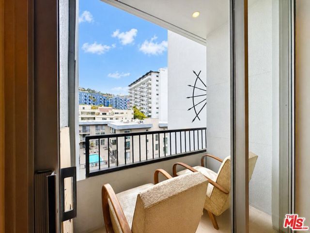 1100 Alta Loma Road 902, West Hollywood, CA 90069