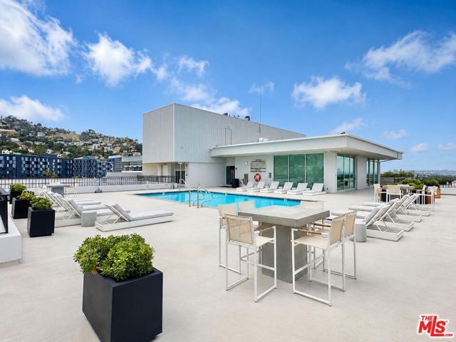 1100 Alta Loma Road 902, West Hollywood, CA 90069