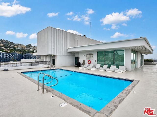 1100 Alta Loma Road 902, West Hollywood, CA 90069