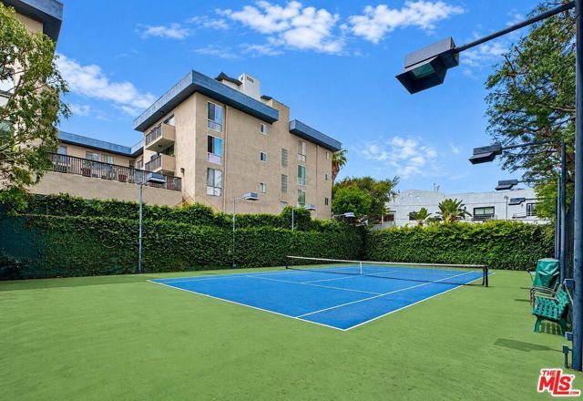 1100 Alta Loma Road 902, West Hollywood, CA 90069