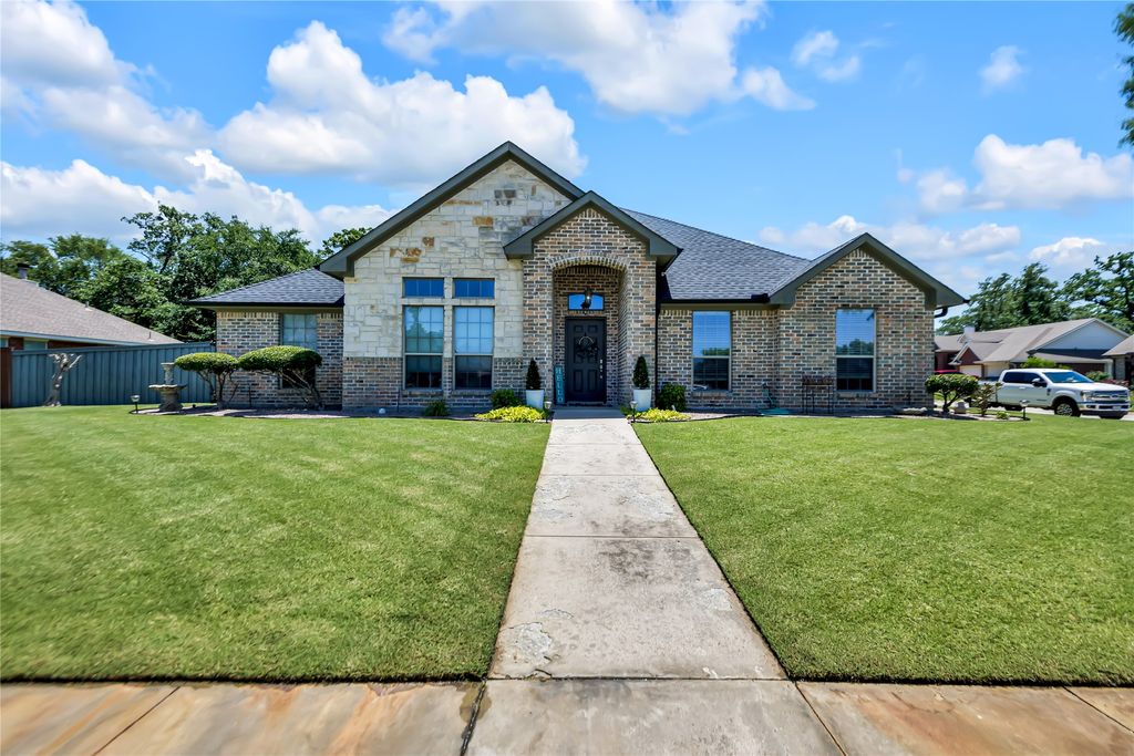 1021 Karen Street, Aubrey, TX 76227