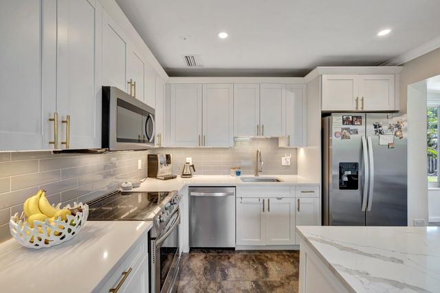 14 NE 26 Court, Wilton Manors, FL 33334