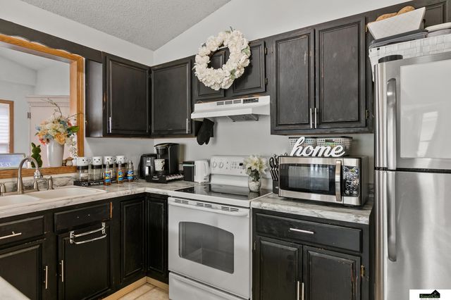 1331 SW 24Th Street, Lincoln, NE 68522