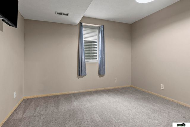 1331 SW 24Th Street, Lincoln, NE 68522