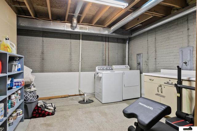 1331 SW 24Th Street, Lincoln, NE 68522