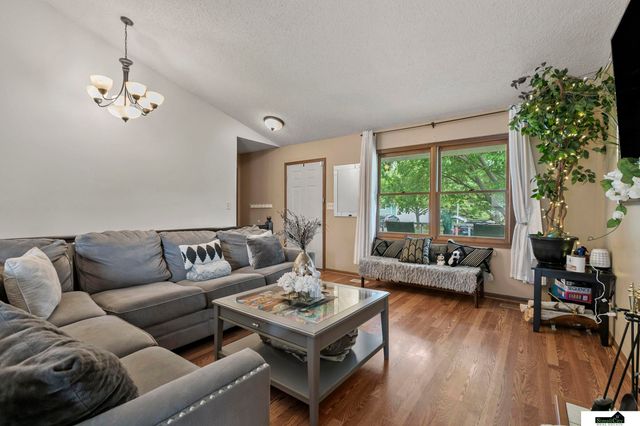 1331 SW 24Th Street, Lincoln, NE 68522
