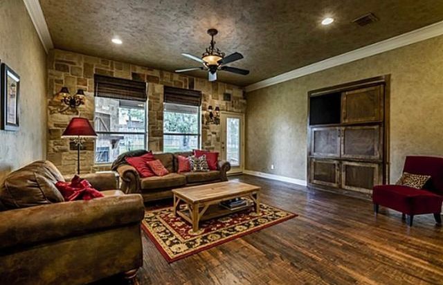 5249 Cornerwood Drive, Fort Worth, TX 76244