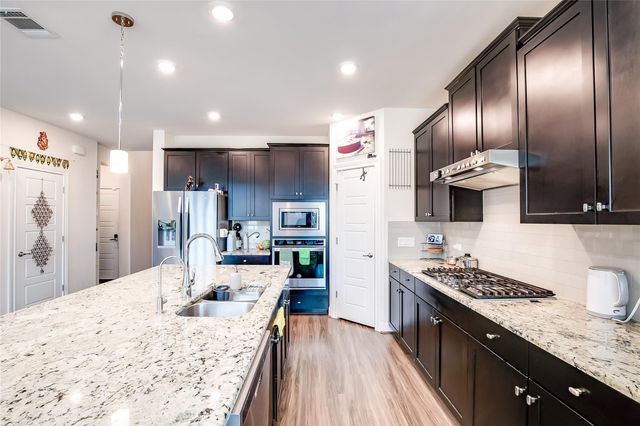 508 Middle Brook DR, Leander, TX 78641