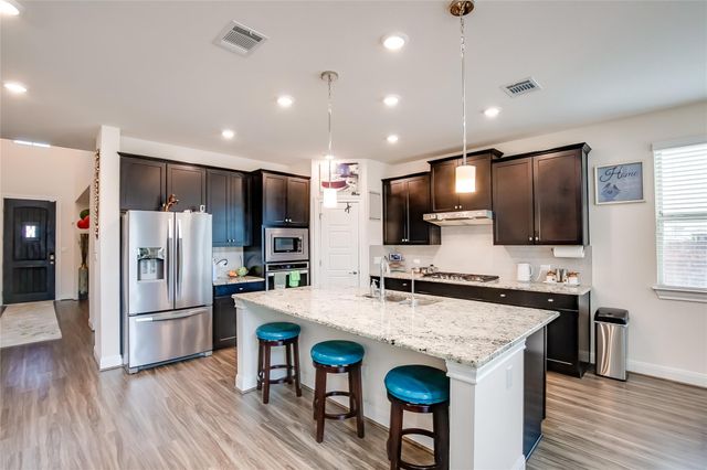 508 Middle Brook DR, Leander, TX 78641