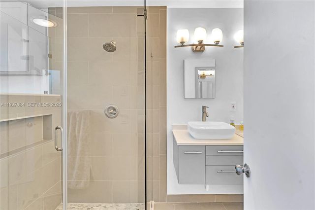 3437 Buchanan St, Hollywood, FL 33021