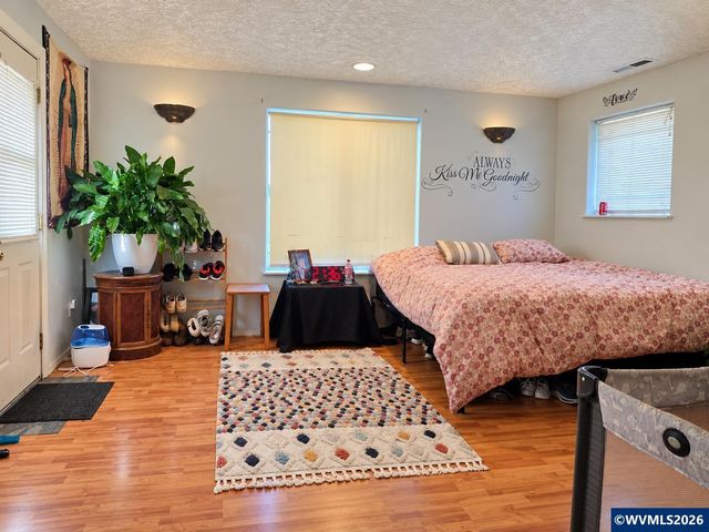 1100 SE Lincoln Ct, Aumsville, OR 97325