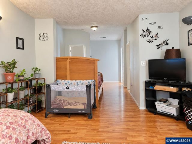 1100 SE Lincoln Ct, Aumsville, OR 97325