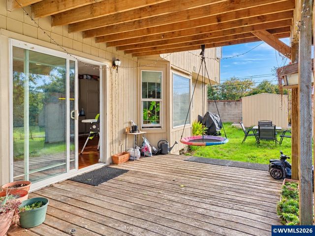 1100 SE Lincoln Ct, Aumsville, OR 97325