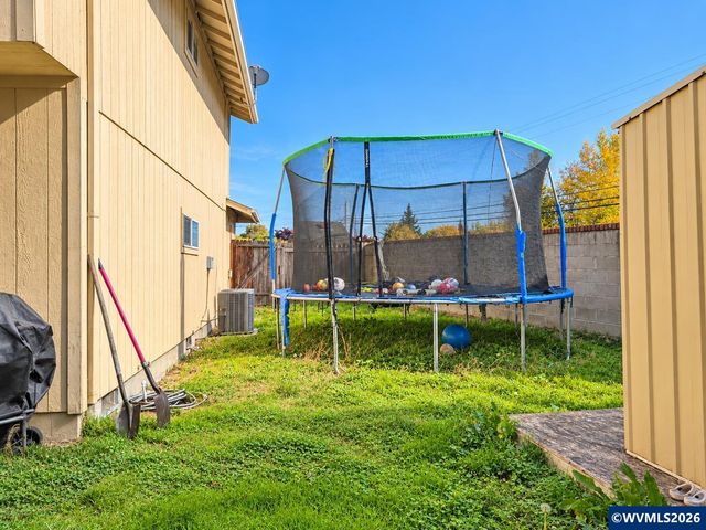 1100 SE Lincoln Ct, Aumsville, OR 97325