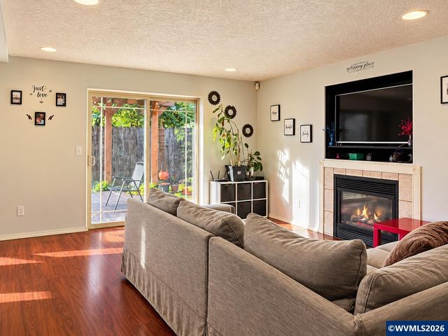 1100 SE Lincoln Ct, Aumsville, OR 97325