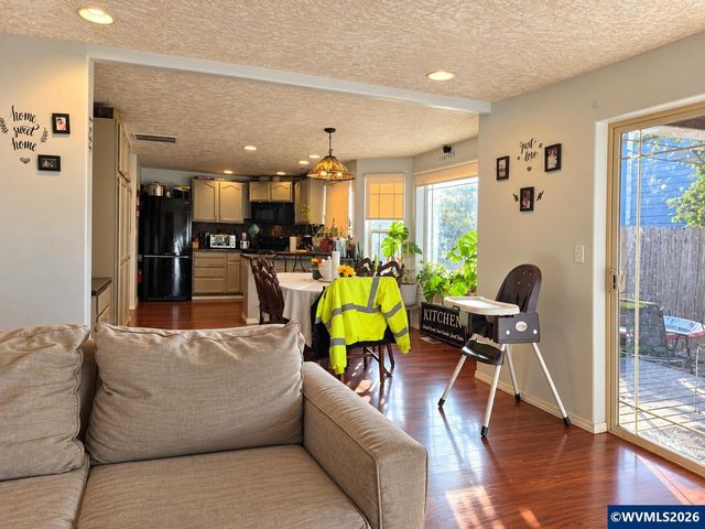 1100 SE Lincoln Ct, Aumsville, OR 97325