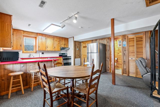 1392 Hermitage CIR, Huddleston, VA 24104