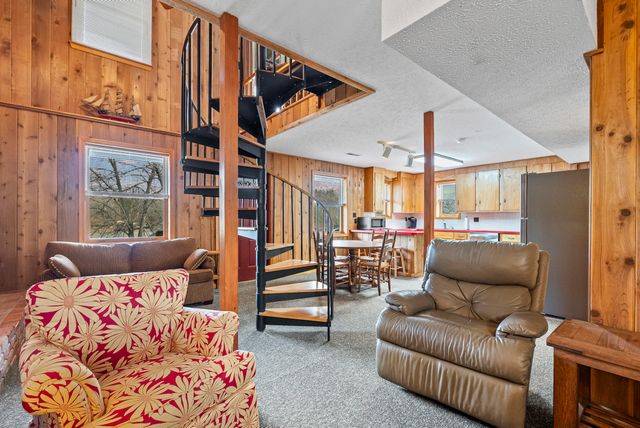 1392 Hermitage CIR, Huddleston, VA 24104