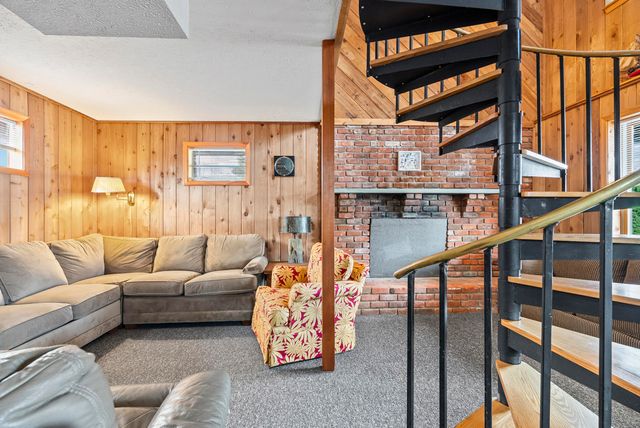 1392 Hermitage CIR, Huddleston, VA 24104