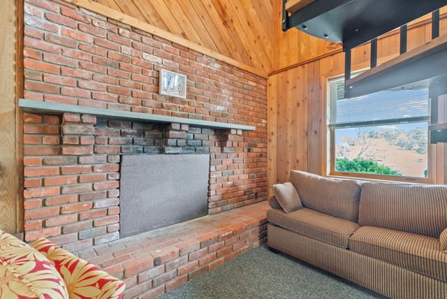 1392 Hermitage CIR, Huddleston, VA 24104