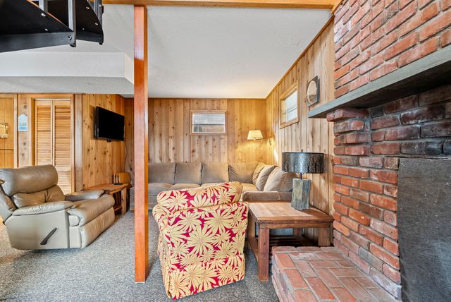 1392 Hermitage CIR, Huddleston, VA 24104