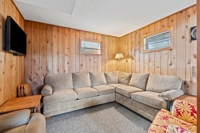 1392 Hermitage CIR, Huddleston, VA 24104