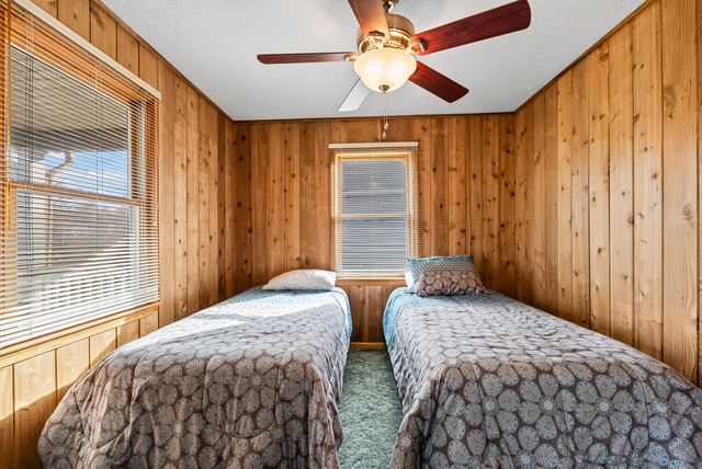 1392 Hermitage CIR, Huddleston, VA 24104