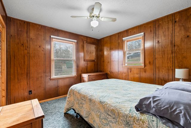 1392 Hermitage CIR, Huddleston, VA 24104