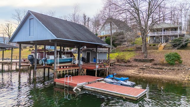 1392 Hermitage CIR, Huddleston, VA 24104