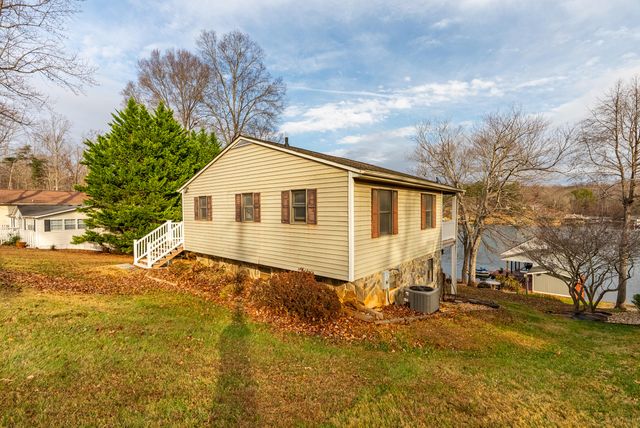 1392 Hermitage CIR, Huddleston, VA 24104